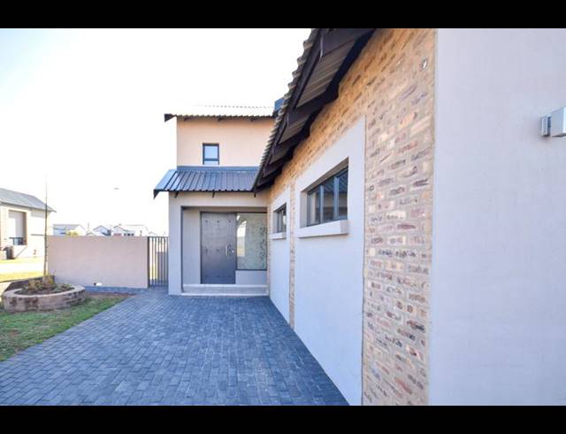 4 BEDROOM HOUSE FOR SALE IN GOLDEN FIELDS ESTATE